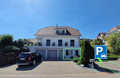 Kallern Apartment | En-suite guestroom, close to Zürich and Luzern, private entrance and parking