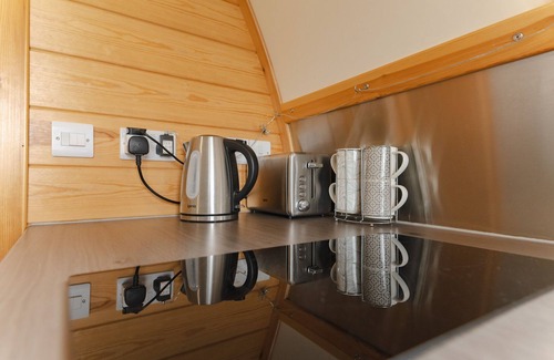 Blackburn Cabin | En-suite Wooden Cabin With Jacuzzi Hot Tub