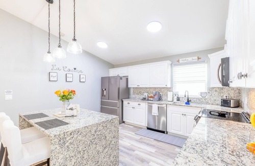Clear Creek House | Encanto/14 Ppl/Pool/Close to Disney Parks/Games