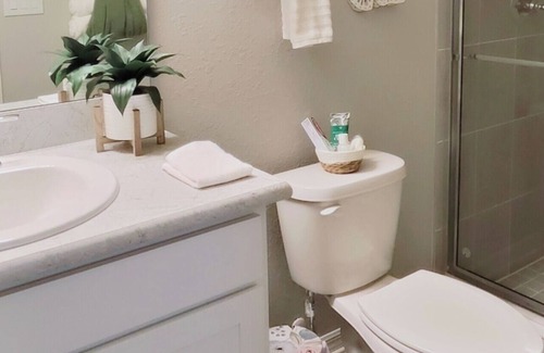 Auburndale House | Encanto at Auburndale: "Where it feels like home"