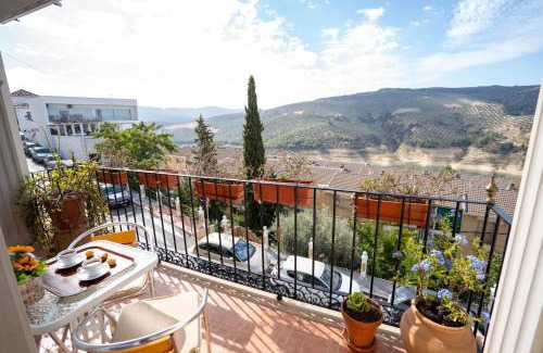 Iznajar Apartment | Encanto en Iznájar con terraza y vistas a la montaña
