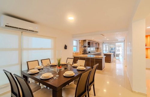 Manga House | Encanto Mansion: 6BR Luxury Stay Near Walled City