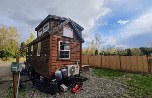 Sumner Cabin | Encanto Tiny House (Puyallup, WA)