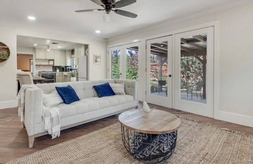 Modesto House | Enchanted Bungalow:Charming 3bd in Central Modesto