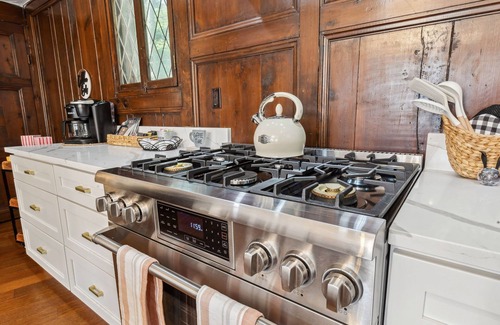 Cleveland House | Enchanted Castle - Your Royal Getaway Awaits!
