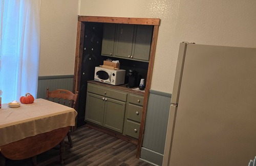 Herington House | Enchanted Cottage, located in Herington, KS with 1.5 bedrooms and a shaded yard