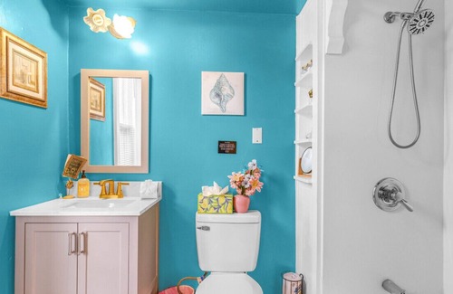 Hartford House | Enchanted Forest Apt in Hartford