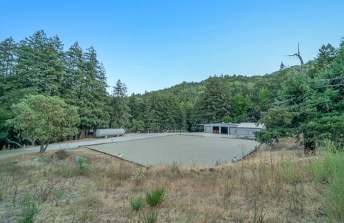 Gilroy House | Enchanted Redwood Retreat Nature Suite