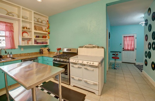 Hot Springs Cottage | Enchanting 1901 Victorian + Walk to Bathouse Row!