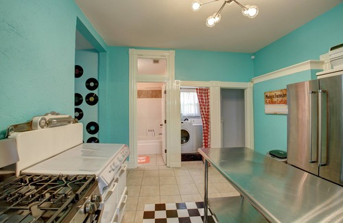 Hot Springs Cottage | Enchanting 1901 Victorian + Walk to Bathouse Row!