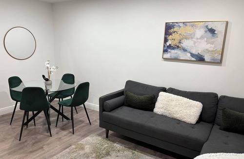 South Middle River Apartment | Enchanting 2-bedroom apartment with AC in Fort Lauderdale