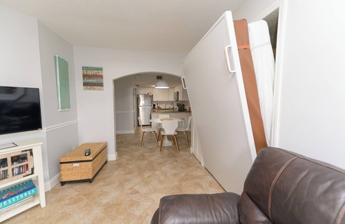 Chandler Park Condo | Enchanting 2-Bedroom Ground Floor Beach Condo at Cape Canaveral WiFi & AC