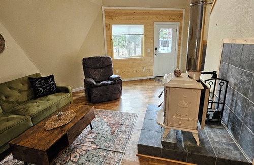 La Pine House | Enchanting 2-bedroom dome home in La Pine