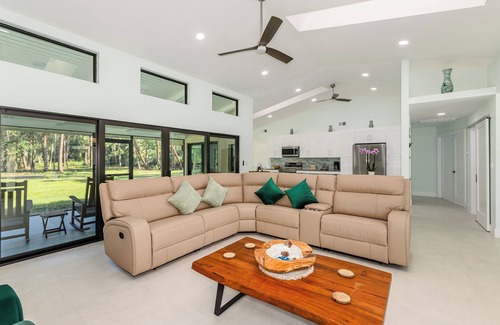 Naples House | Enchanting 3BR modern house on 2.5 wooded acres in fabulous Naples. AC/WiFi/Pet.