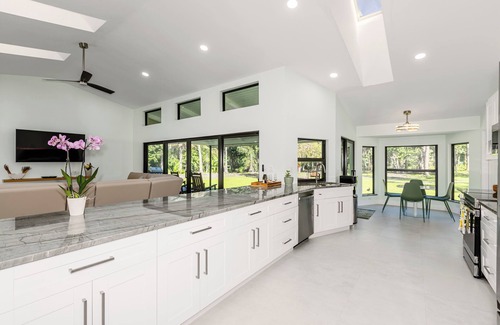 Naples House | Enchanting 3BR modern house on 2.5 wooded acres in fabulous Naples. AC/WiFi/Pet.
