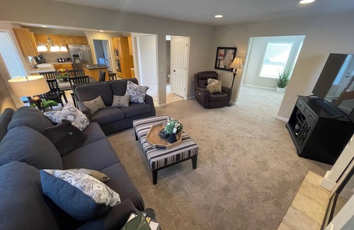 La Center House | Enchanting 4-bedroom furnished house in La Center