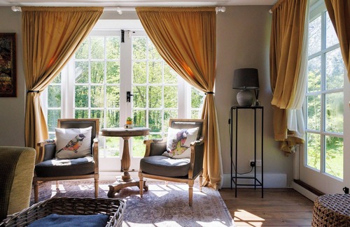 Eartham House | Enchanting 4BD Cottage & Lodge Nr Goodwood