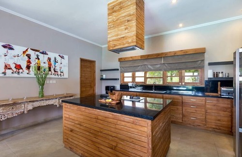 Babakan Villa | Enchanting 5BR Villa, Canggu! 9Min Drive To Berawa Beach - W/Private Swim Pool!