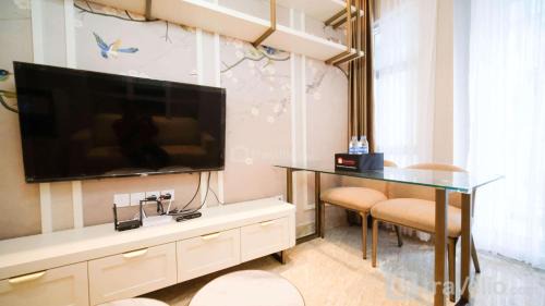 Surabaya Apartment | Enchanting and Beautiful 2BR Apartment at Supermall Mansion Benson Tower By Travelio
