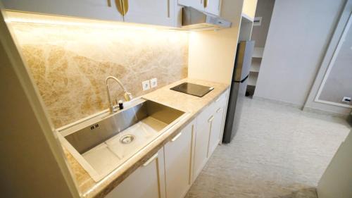 Surabaya Apartment | Enchanting and Beautiful 2BR Apartment at Supermall Mansion Benson Tower By Travelio