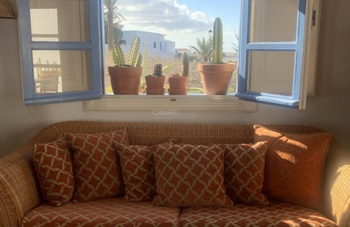 Teguise Cottage | Enchanting and Spacious Holiday Cottage Chimida in Historic Teguise Vi