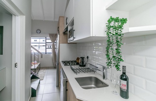 Greater Johannesburg Metropolitan Area Apartment | Enchanting apartment, centrally located in Fourways.