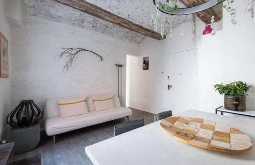 Old Town Apartment | Enchanting apartment next to Osteria Francescana in Modena, with Wi-Fi