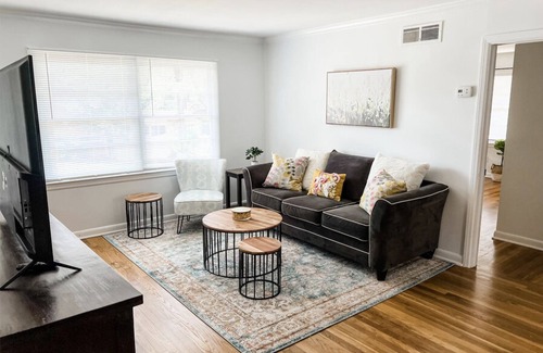 Abercorn Heights Apartment | Enchanting Apt, ideal for long stays, Savannah!