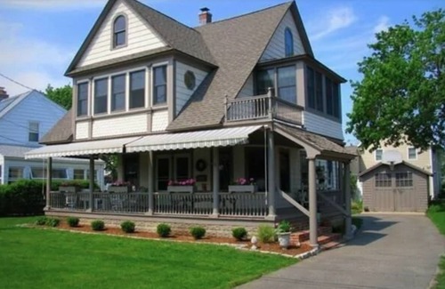 Devon House | Enchanting Beach Cottage with Water Views - Private Beach and Boardwalk