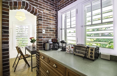 Pompano Beach House | Enchanting Casita with salt water Pool 2 miles from the beach