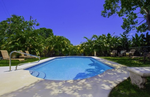 Pompano Beach House | Enchanting Casita with salt water Pool 2 miles from the beach