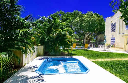 Pompano Beach House | Enchanting Casita with salt water Pool 2 miles from the beach