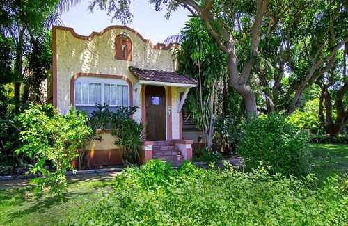 Pompano Beach House | Enchanting Casita with salt water Pool 2 miles from the beach