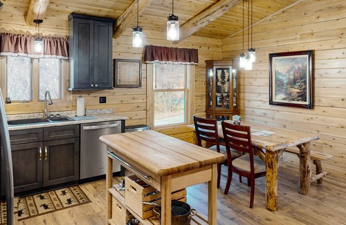Eastern Vermont Cabin | Enchanting dog-friendly cabin with fireplace, hot tub & washer/dryer