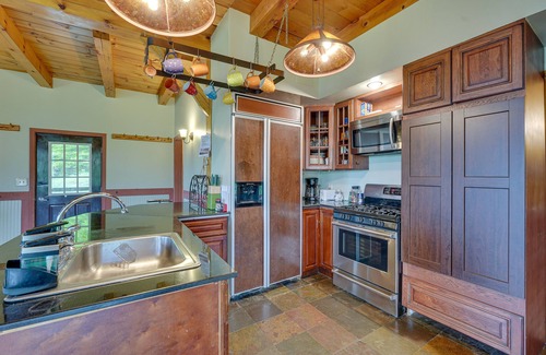 East Dorset House | Enchanting Dorset Mountain Home w/Stunning Views!