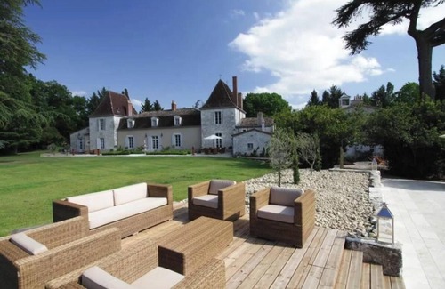 Eymet House | ENCHANTING DORDOGNE CHÂTEAU: LUXURIOUS GETAWAY IN SCENIC FRANCE