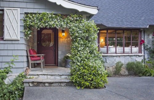 Forestville House | Enchanting Healdsburg Estate with Luxurious Pool and Lush Gardens