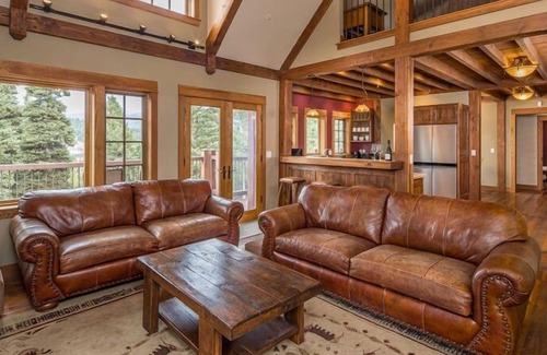 Gallatin Gateway House | Enchanting Home|Hot Tub|Fireplace|12m to Resort