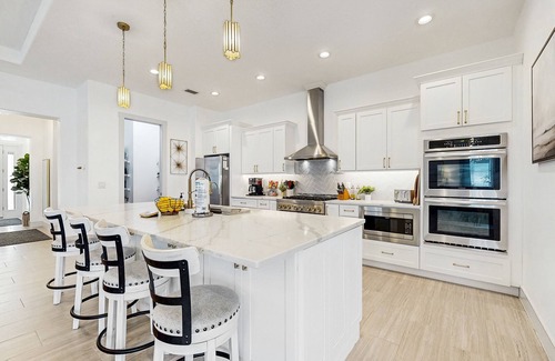 Palm Coast House | Enchanting house with heated pool, full kitchen, central AC, & washer/dryer