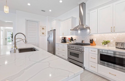 Palm Coast House | Enchanting house with heated pool, full kitchen, central AC, & washer/dryer