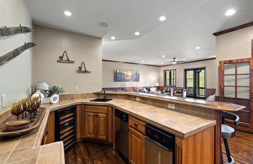 Boone Cabin | Enchanting Log Home with 4 Suites