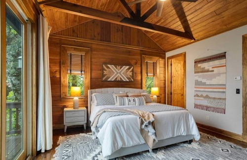 Boone Cabin | Enchanting Log Home with 4 Suites