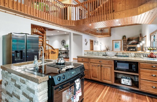 Cosby Cabin | Enchanting Mountain ZEN Retreat Oasis Spa Hot Tub- Fire Pit - DOGS-VIEWS