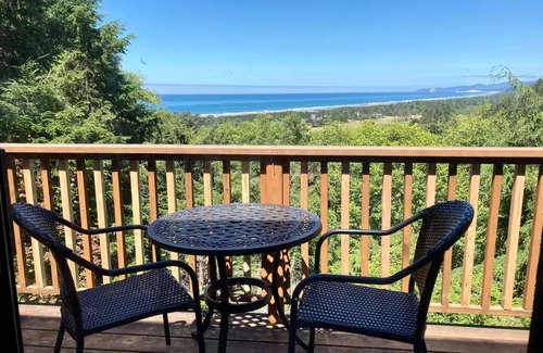 Neskowin Cottage | Enchanting Ocean Views and Hot Tub at The Burrow