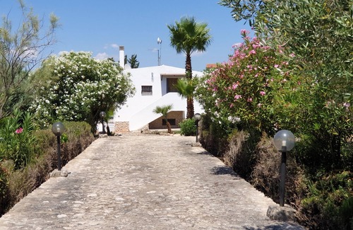 Alghero Villa | Enchanting Private Villa with Expansive Garden, Private Pool, and FREE WiFi