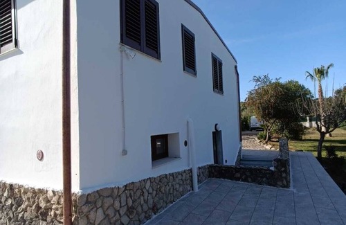 Alghero Villa | Enchanting Private Villa with Expansive Garden, Private Pool, and FREE WiFi