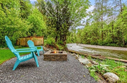 Granite Falls Cabin | Enchanting studio cabin in Granite Falls! nFor the off grid nature lover.