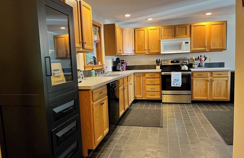South Casco House | Enchanting waterfront 3-bedroom house with AC in Casco on Sebago Lake