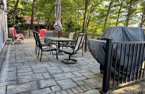 South Casco House | Enchanting waterfront 3-bedroom house with AC in Casco on Sebago Lake