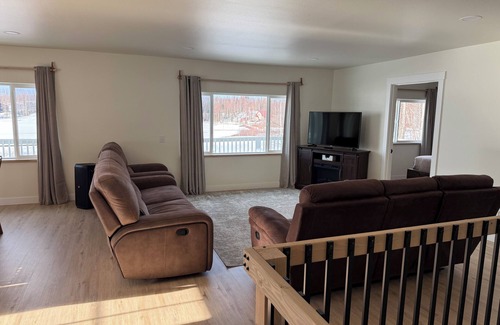 Willow House | Enchanting whole home on Nancy lake with WiFi in Willow Alaska!